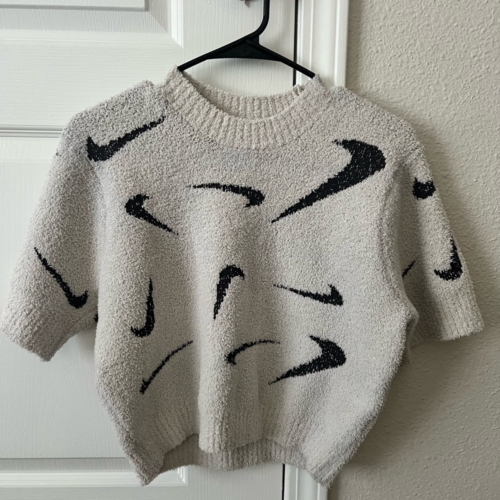 Nike Cream Short-Sleeve Crop Fleece Sweater